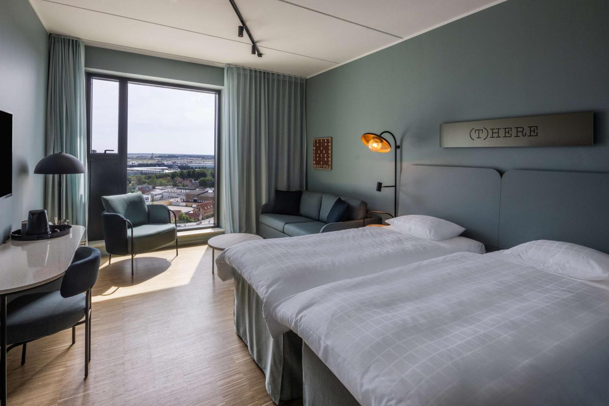 Superior Twin Room Wellness pool access